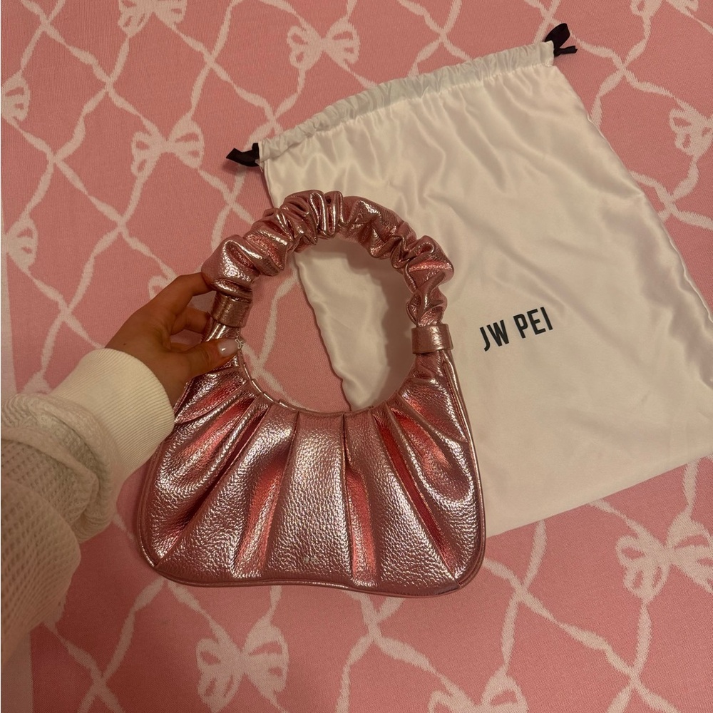 Pink Metallic JW PEI bag🎀 (WORN ONLY ONCE)